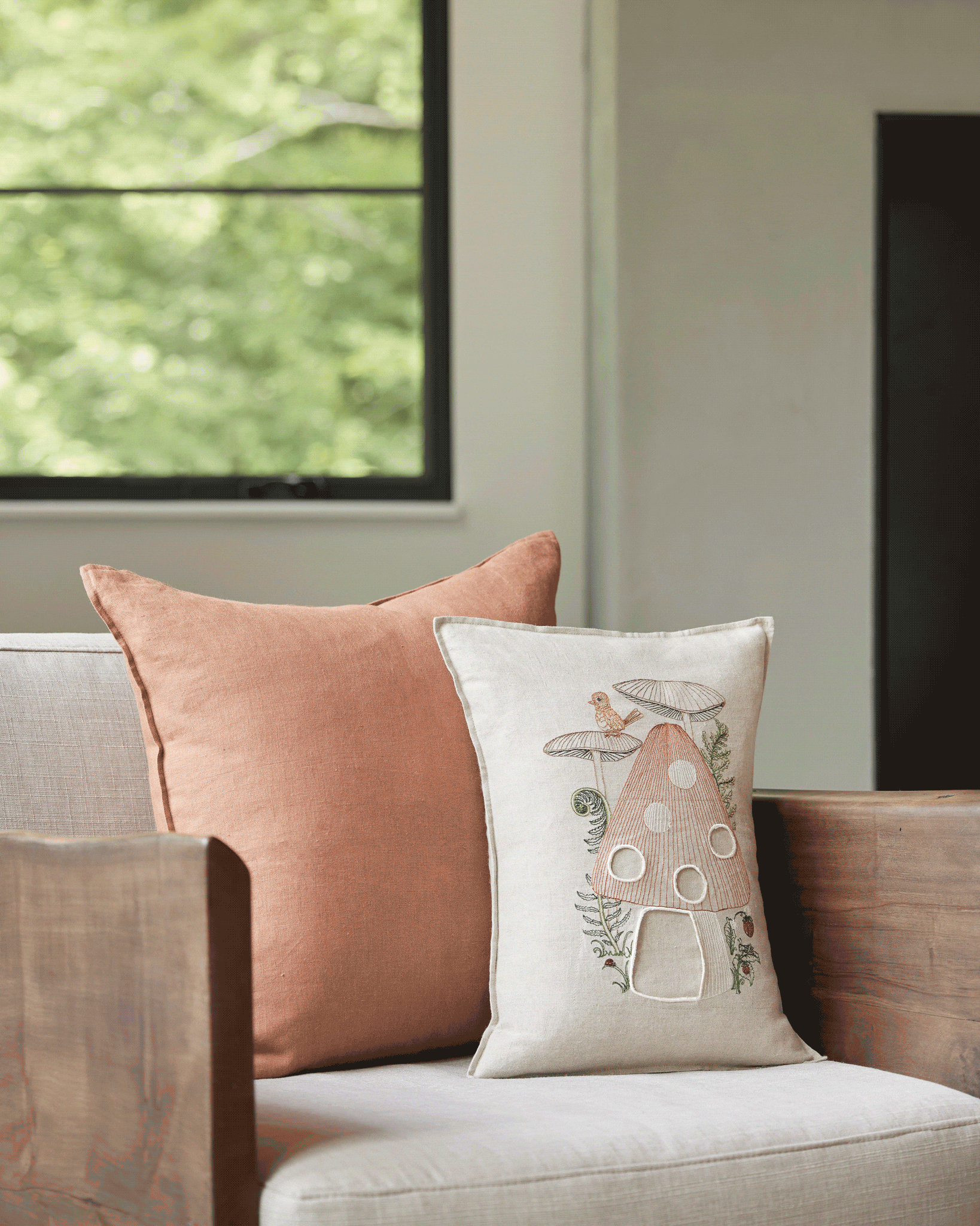 3営業日以内に発送】CORAL&TUSK：Mushroom House Pocket Pillow