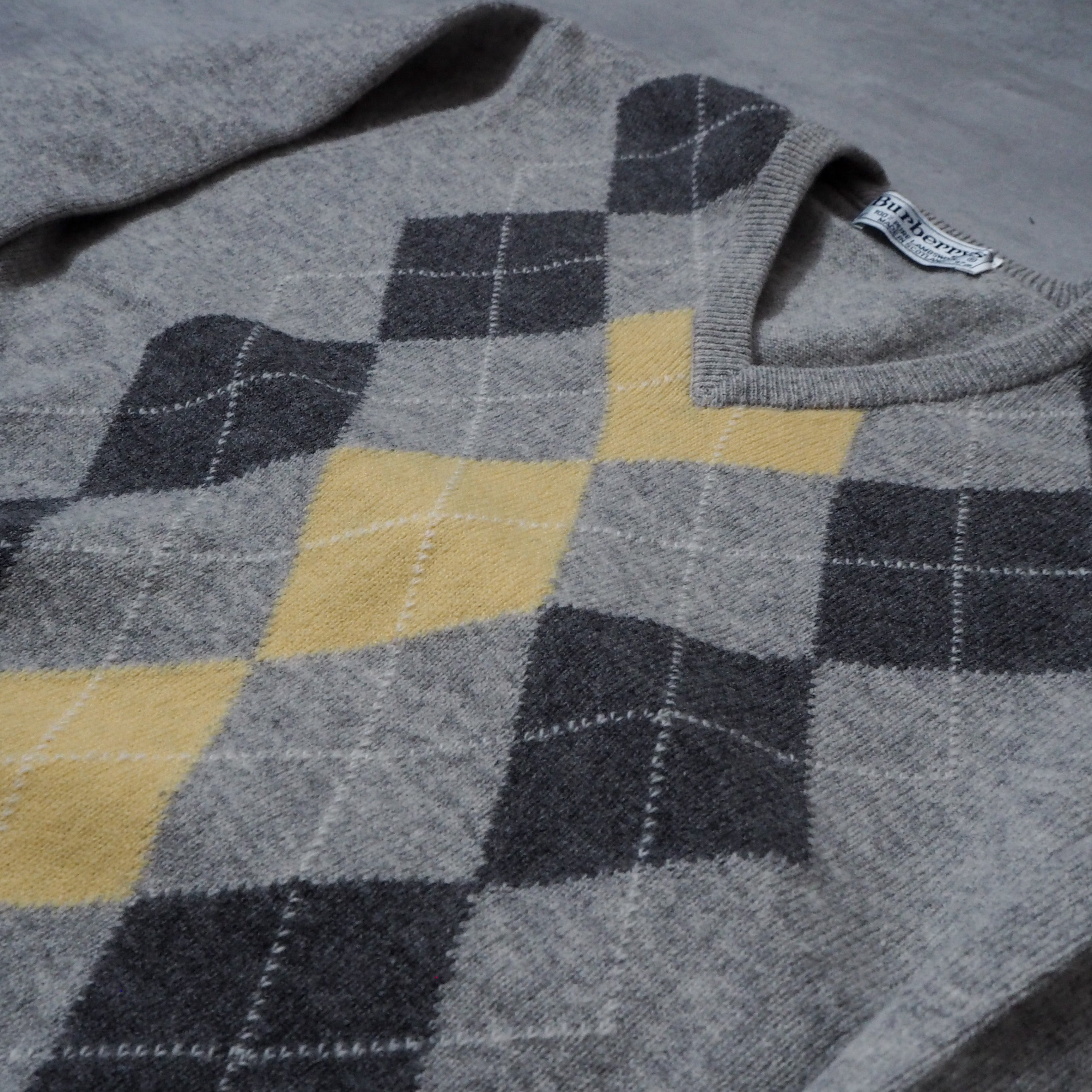 90s “burberrys” scottish lambwool argyle pattern V-neck knit made