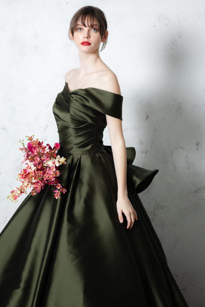 カラードレス 深めな緑 ラッフルフリル オフショルダー 大人っぽい A  