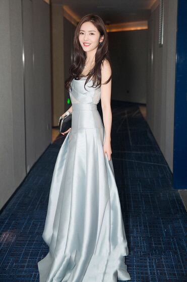 美品！パーティードレス 青/ブルー トレーン ベアトップ ミニ