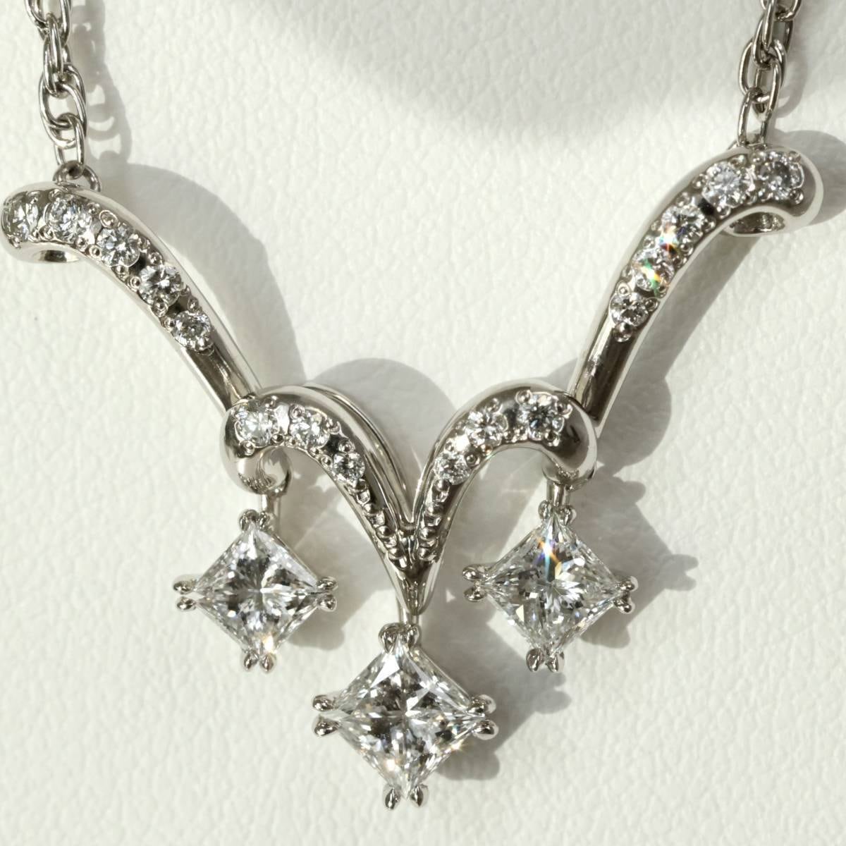Pt トリロジー ダイヤモンド 0.85ct ネックレス プリンセスカット 