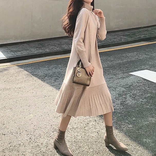 タートルネックのゆったりニットワンピース 1068 Lurila