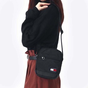 トミー ジーンズ TOMMY JEANS ショルダーバッグ メンズ レディース 斜め掛け 肩掛け ブラック AM0AM13389