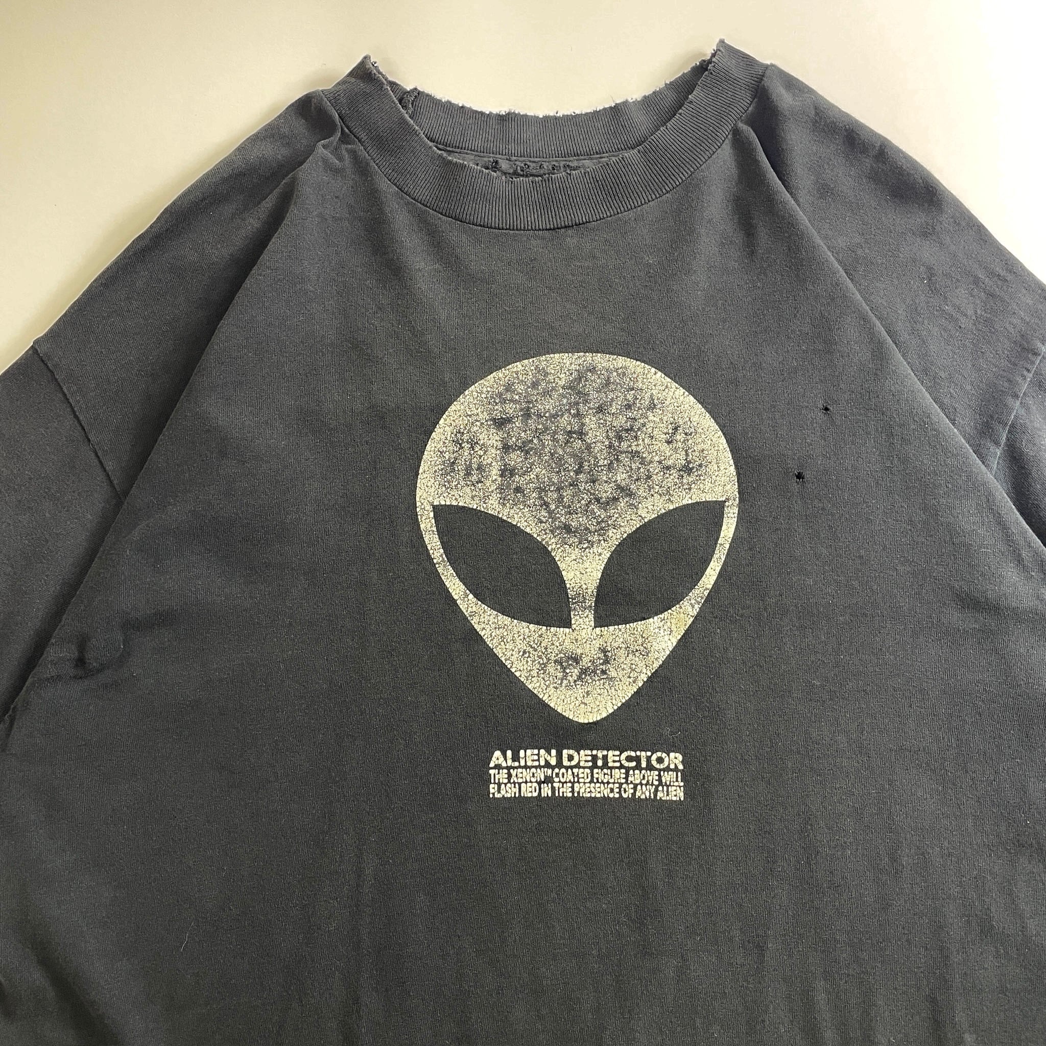 90s Alien Detector Face Print T-Shirt
