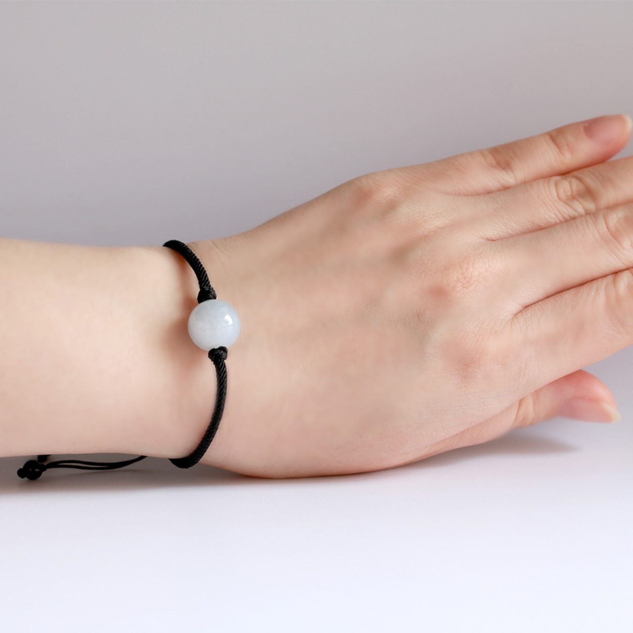 何とも言えない色味が特徴！ 大粒翡翠 紐ブレスレット ラベンダー翡翠 A貨翡翠 jd_br1040