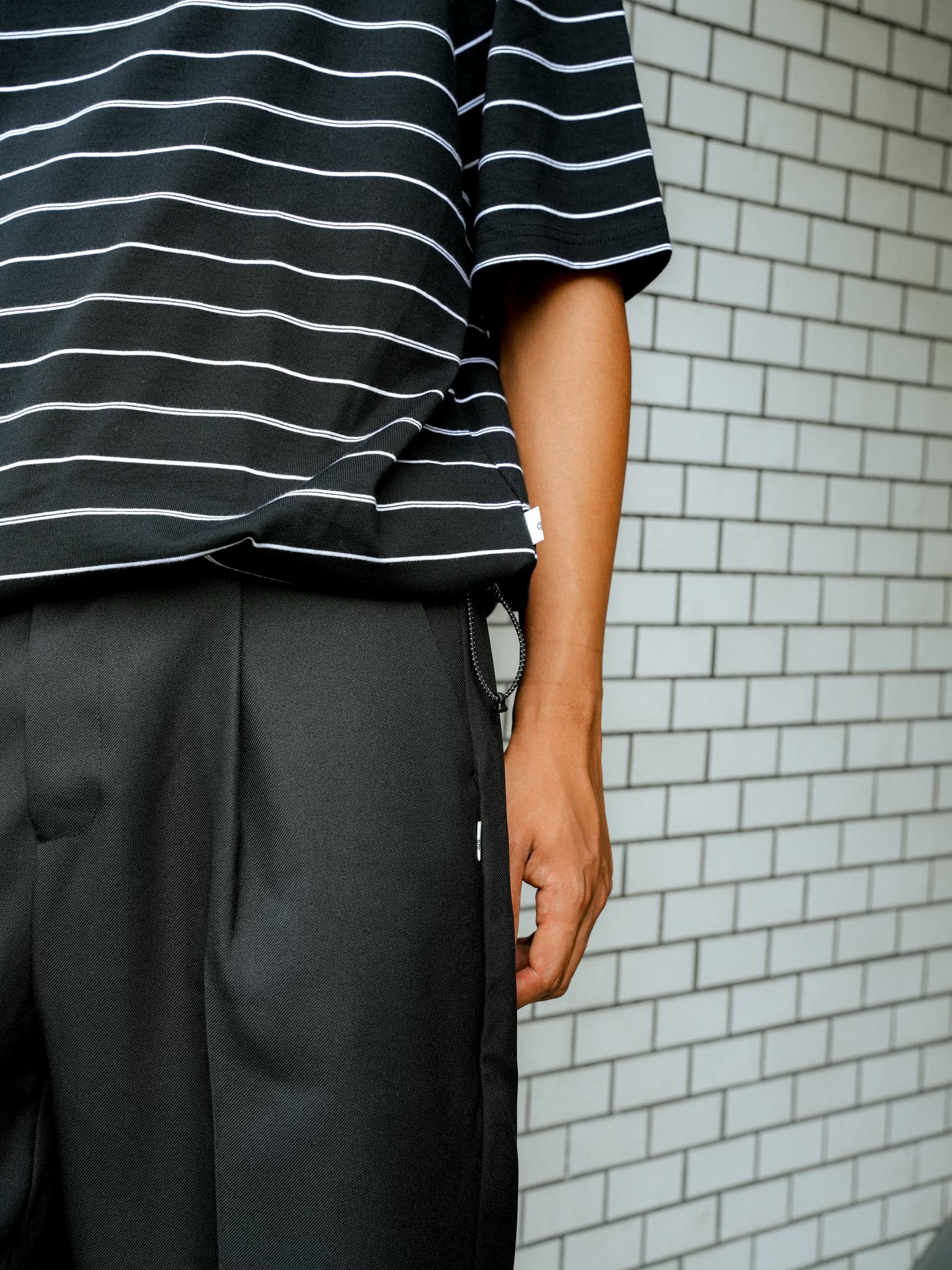 SUMARI HEMCODE OG MULTI BORDER T-SHIRT BLACK | nua