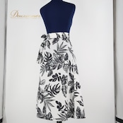 フラダンス 衣装 スカート ホワイト系 パンドール 日本製 シングル ハイビスカス柄 花柄 ハワイアンプリント アロハ モノトーン レッスン 練習 かわいい 大人っぽい 上品 リボン Paondor 白 ブラック系 黒 フラ ダンス モダン スタイル カジュアル シンプル おしゃれ フェミニン トレンド エレガント ダンスレッスン 練習用 ウェア