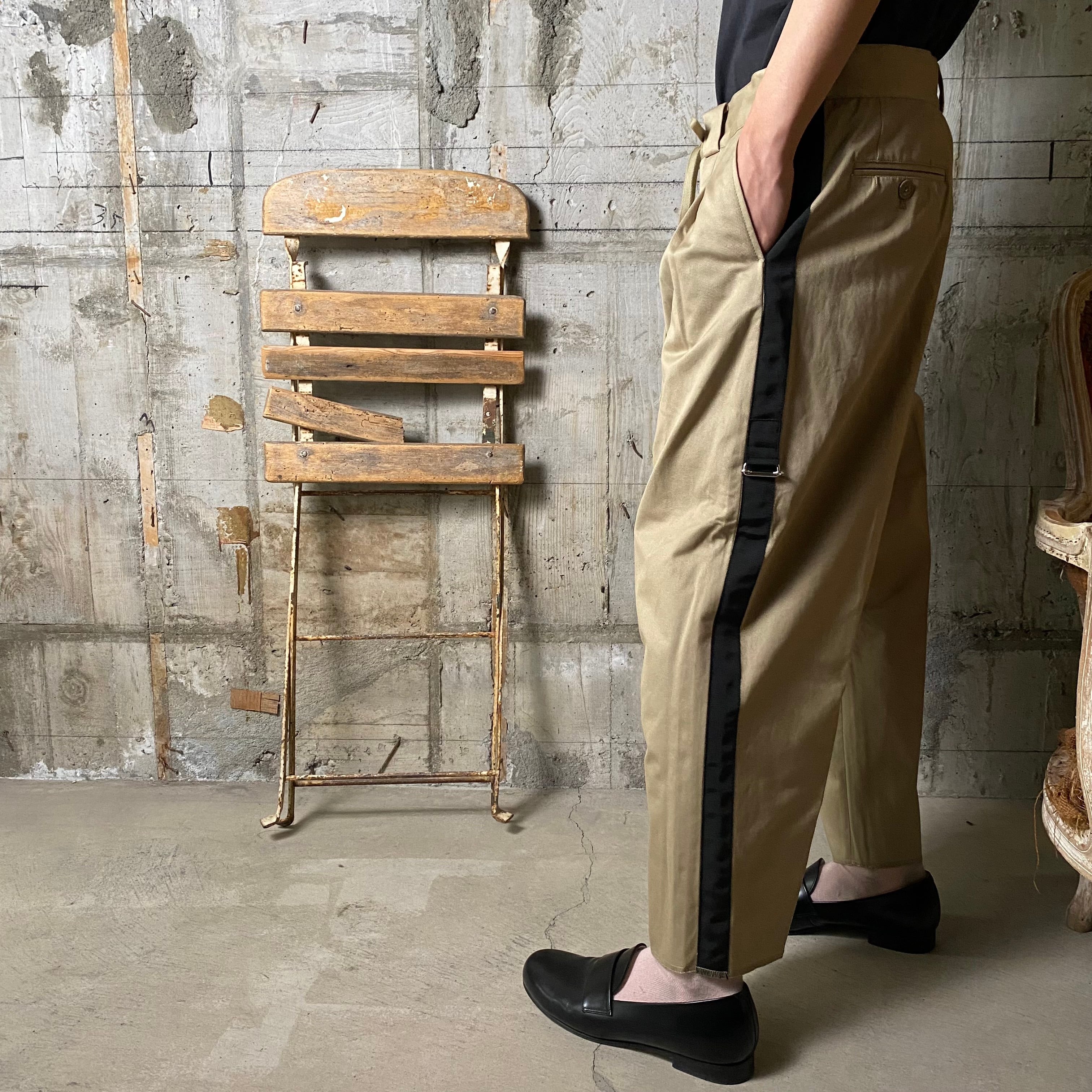 TAKAHIROMIYASHITA The SoloIst.タカヒロミヤシタ ザ ソロイストside tape adjustable length  2 tucks work pant sp.SS Col : khaki x black / SIZE.   glamour