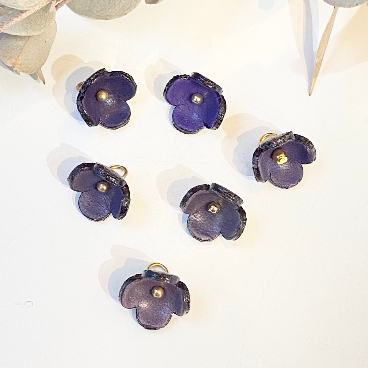 【アウトレット3D立体レザーフラワー】クローバーS(ピン付きタイプ）パープル6個セット - 2