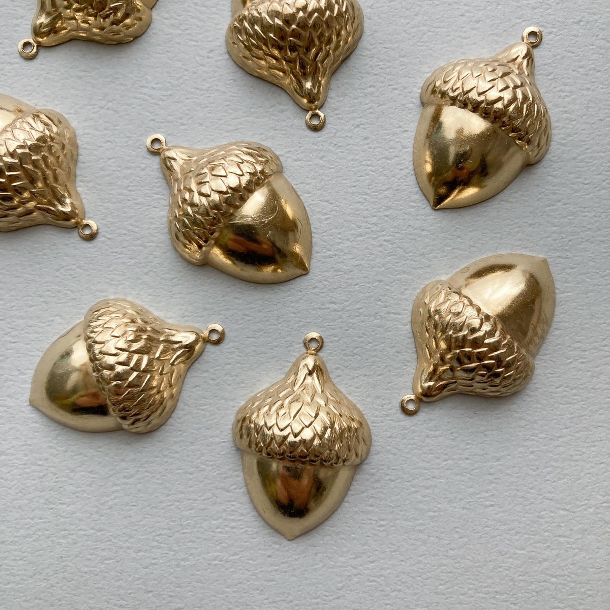 最終入荷〉USA真鍮 どんぐりモチーフチャーム | Dua-アクセサリー 