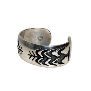 Hopi ANDERSON KOINVA overlay silver wide bangle “Corn”