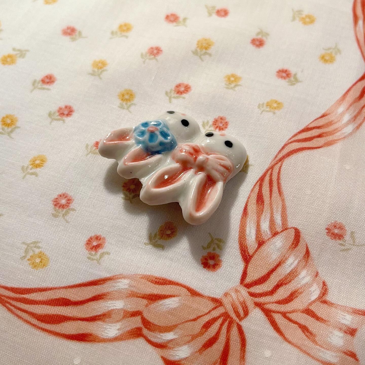 twins うさぎ brooch