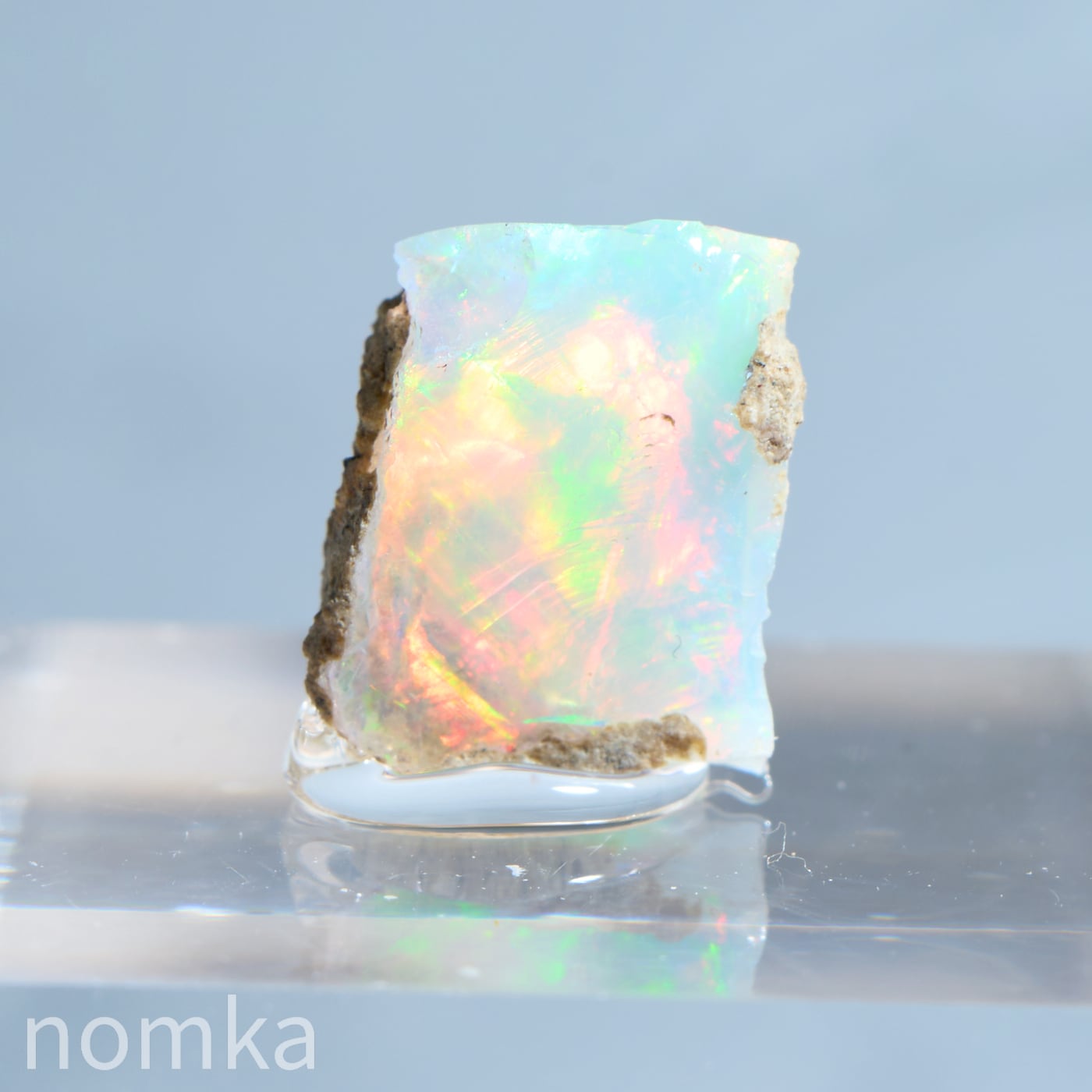 エチオピアオパール台付原石【エチオピア産 / 約0.48g / アクリルベース固定】ngem-0306