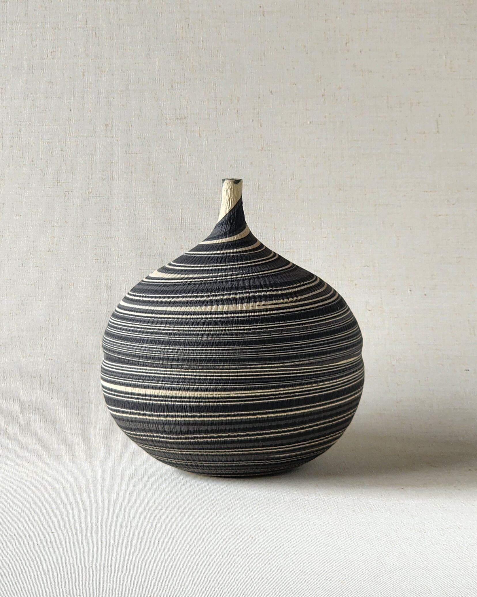 Black and white neriage vase #13