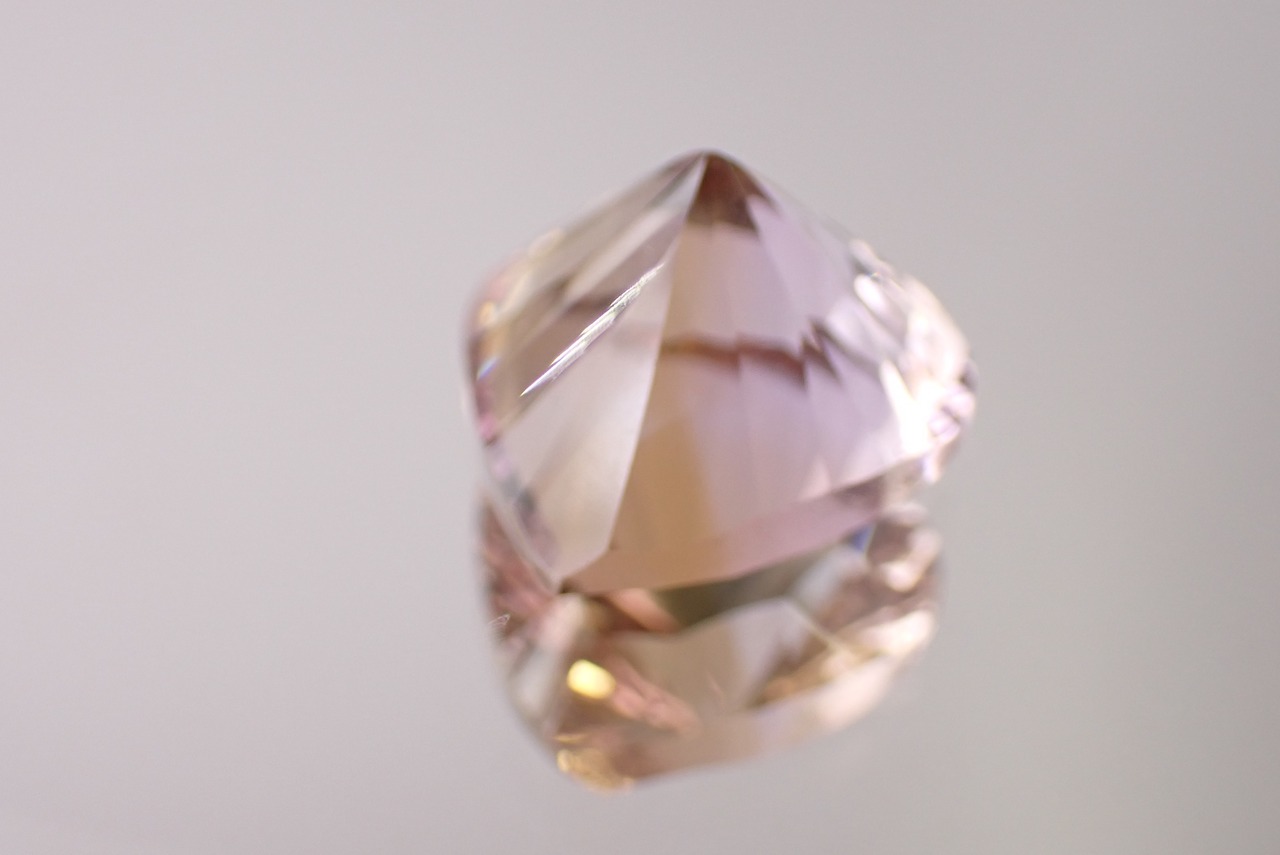 アメトリン(コンケーブカット)　12.1ct　[C7‐201]
