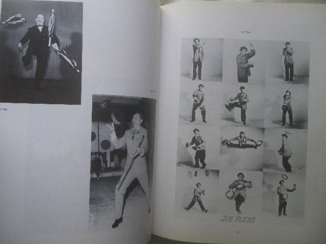 2冊セット ジャグリング 歴史 4000 Years of Juggling Karl-Heinz Ziethen サーカス/大道芸 見世物 曲芸/ ジャグラー | ピストルブックス アートブック 洋書 PISTOLBOOKS 2冊セット ジャグリング 歴史 4000 Years of Juggling Karl-Heinz Ziethen サーカス/大道芸 見世物 曲芸/ ジャグラー | ピストルブックス アートブック 洋書 PISTOLBOOKS