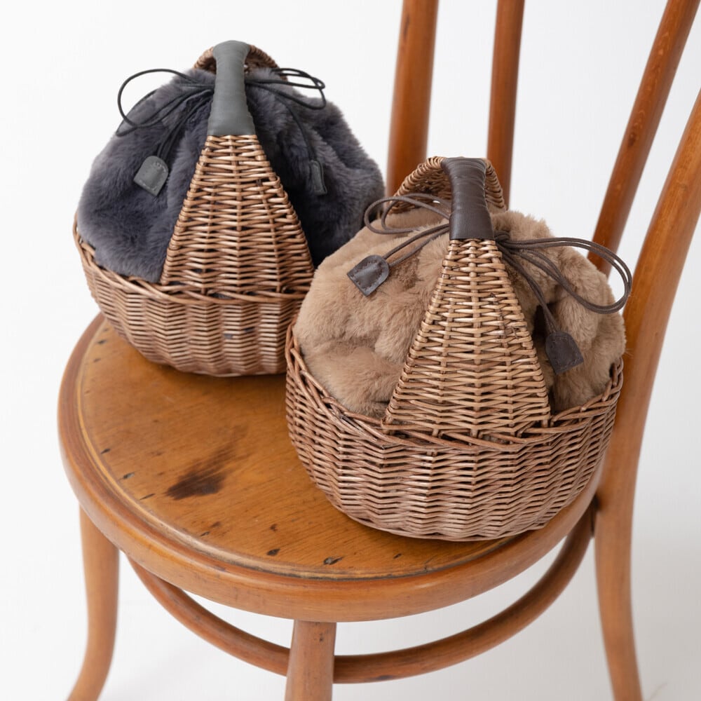 Basket bag with fur drawstring (charcoal)