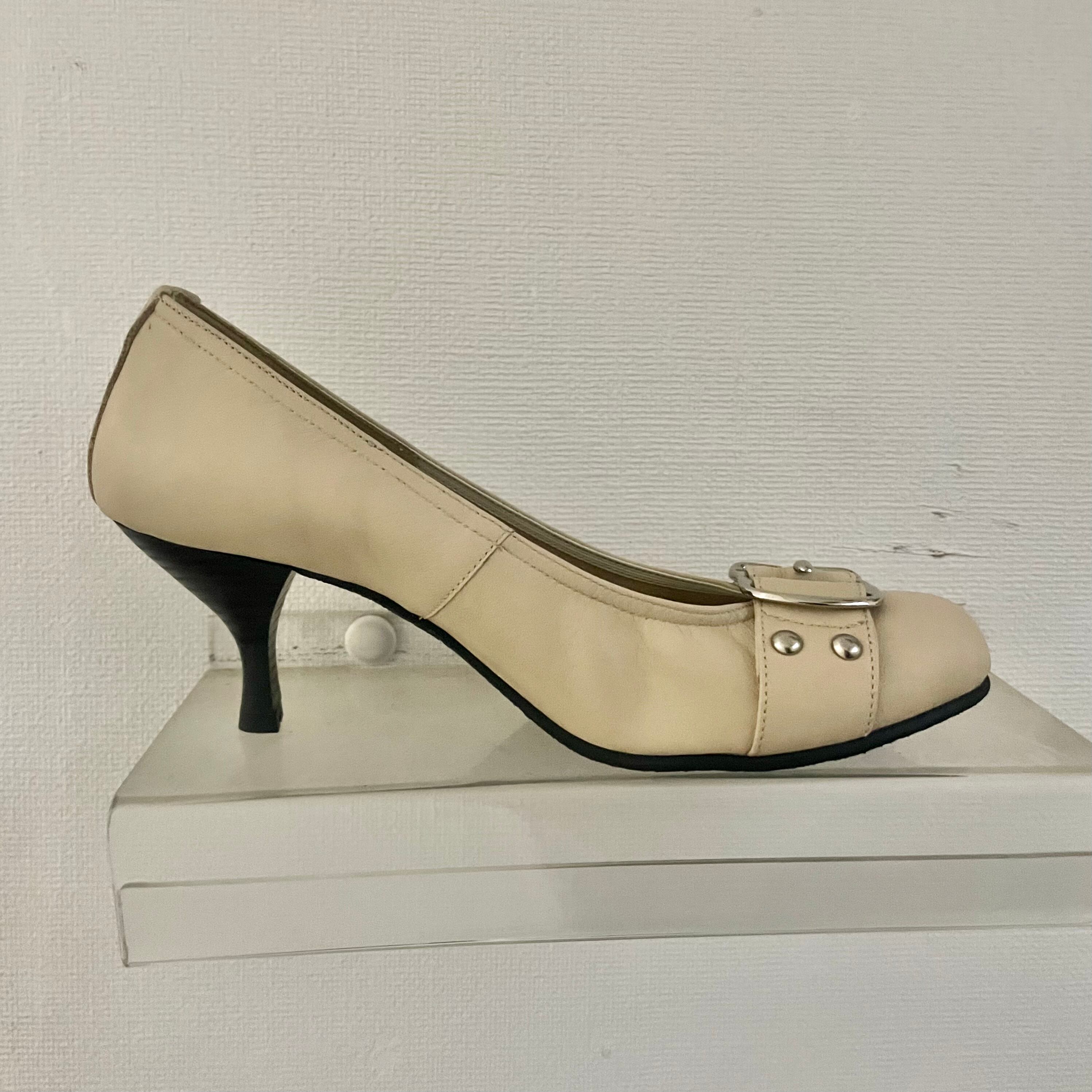 ピンヒールバックルラウンドトゥパンプス