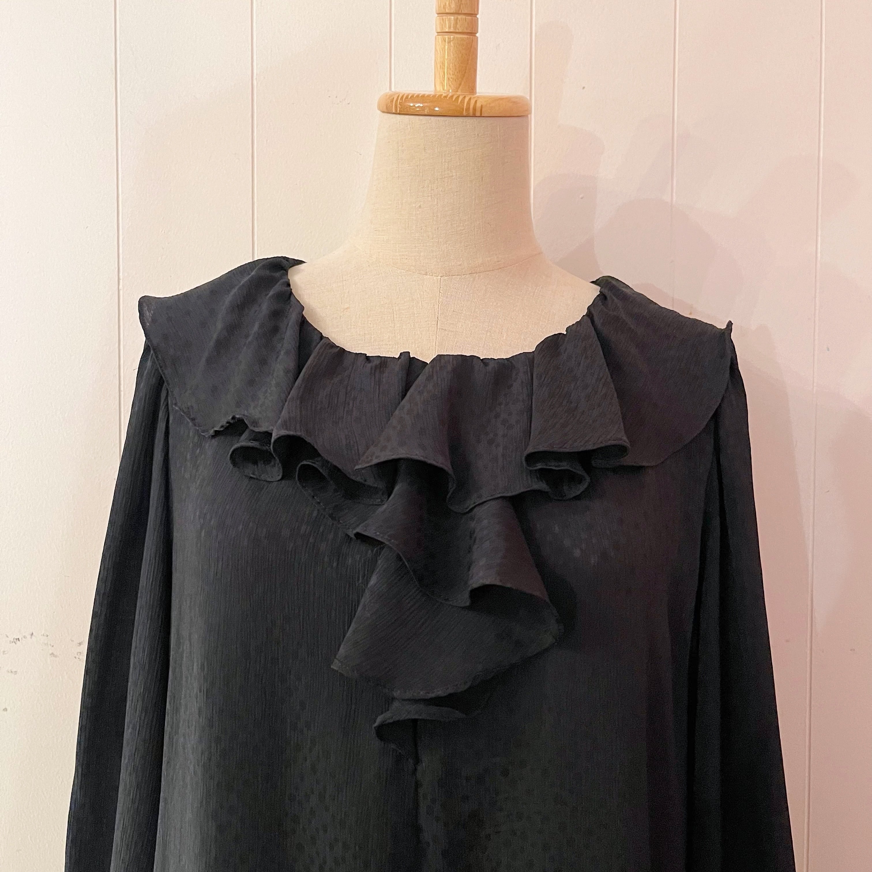 black frill collar flare one-piece