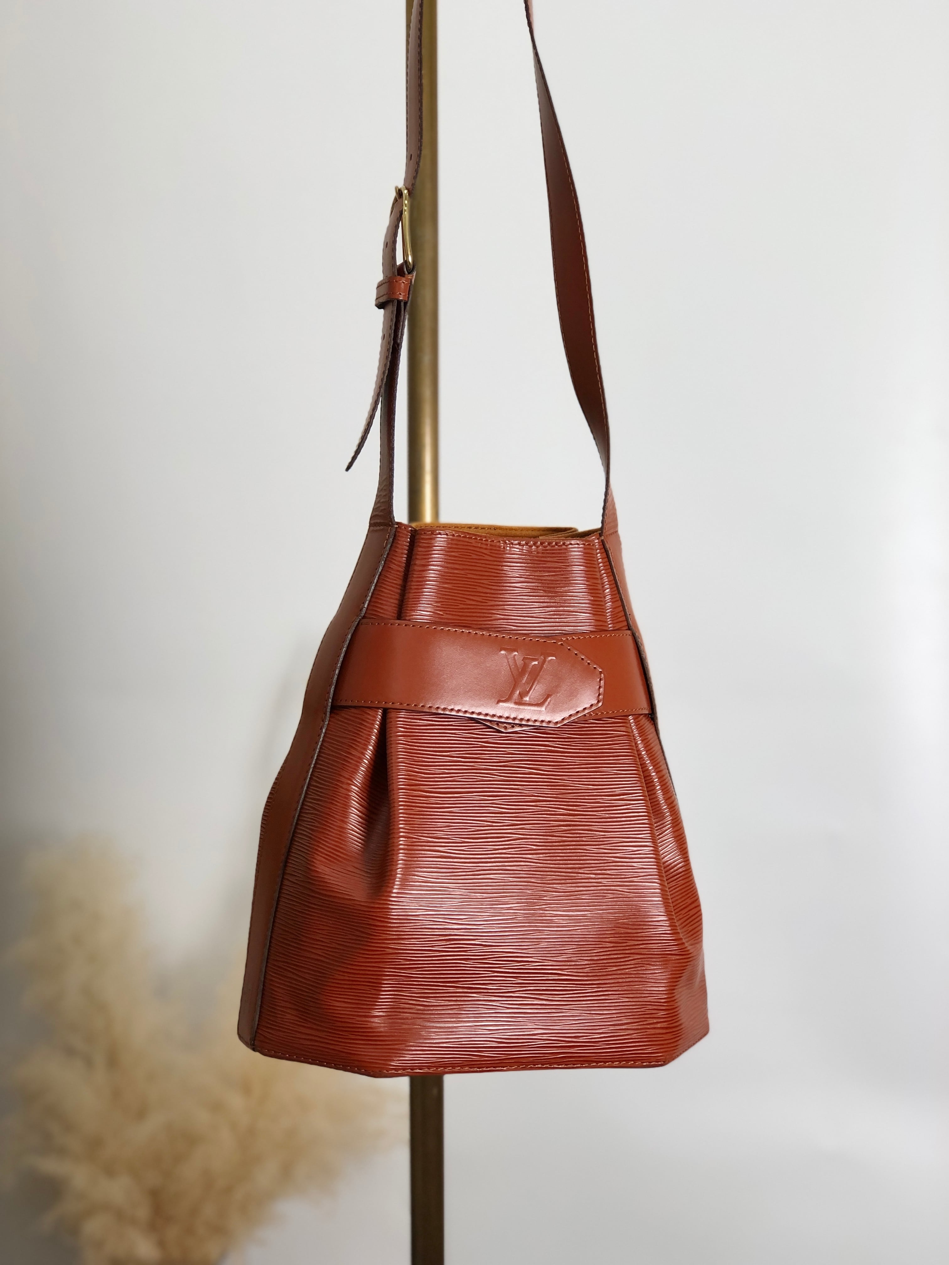 LOUIS VUITTON ルイヴィトン サックデポール エピ ショルダーバッグ  