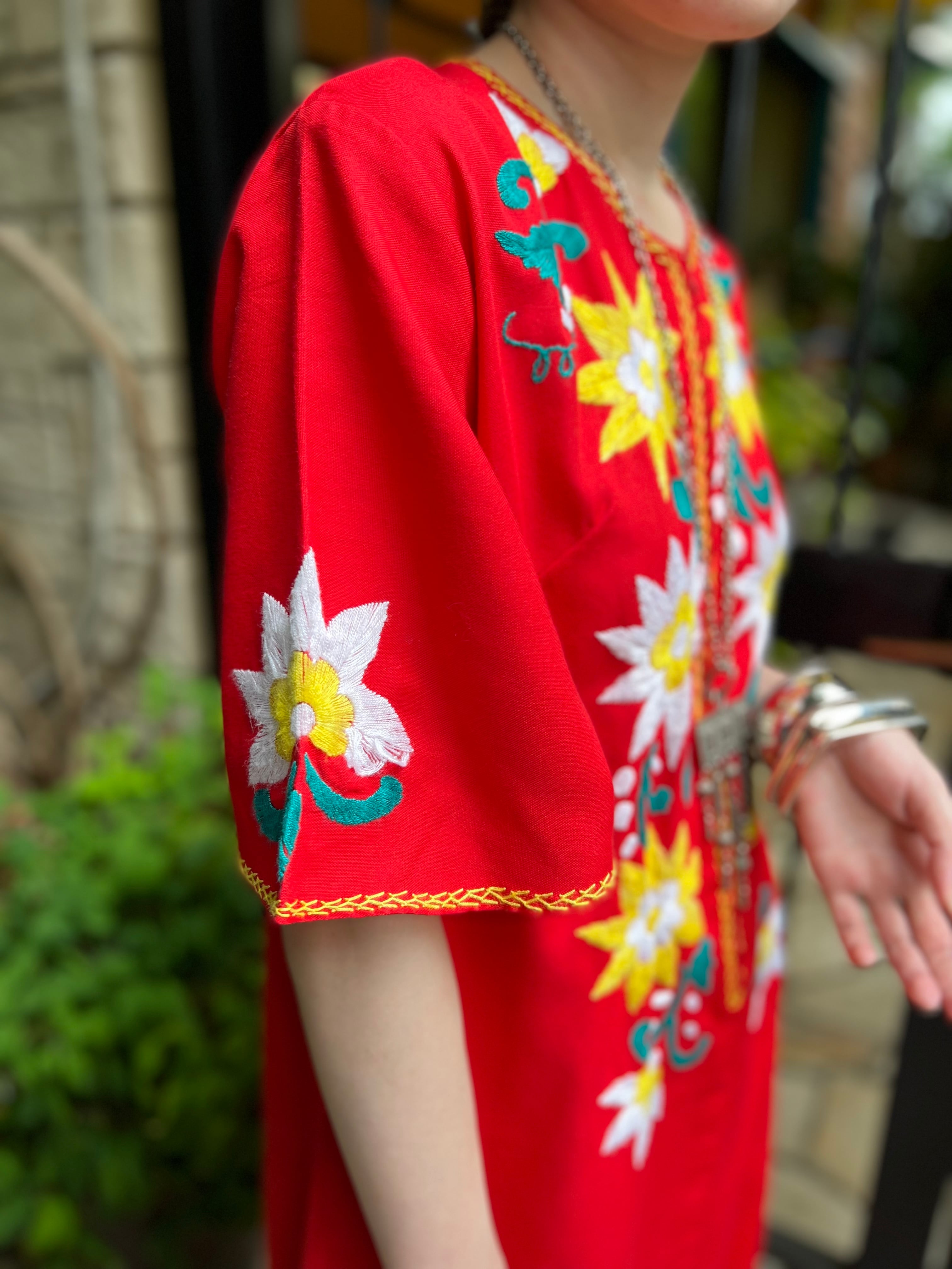 70s red × floral embroidery cotton maxi dress ( ヴィンテージ レッド × 花柄 刺繍 コットン マキシ  ワンピース ) | Riyad vintage shop powered by BASE