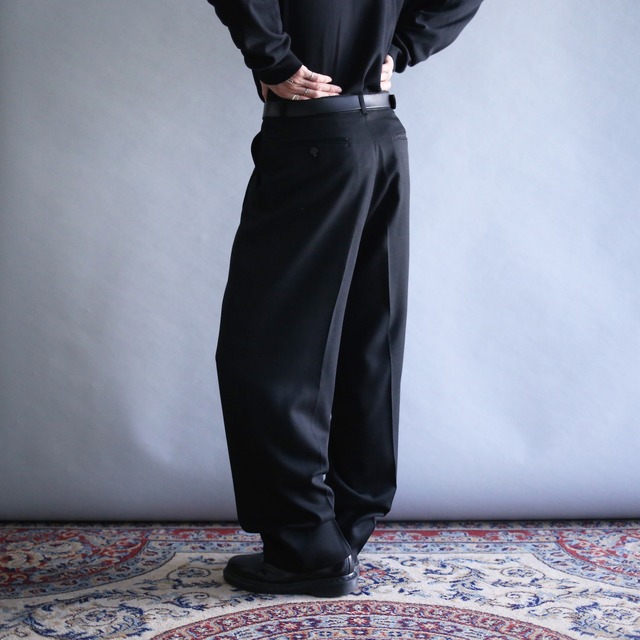 3-tuck tapered silhouette black wide slacks