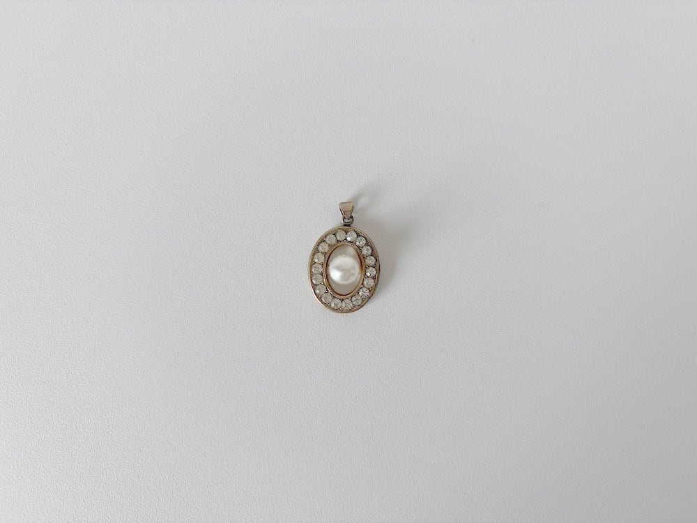 【UNKNOWN】楕円のキラキラペンダントトップ / Sparkly oval pendant top
