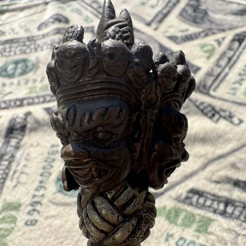 チベット仏教、密教の法具、ネパールの真鍮製のドルジェ、Vajra