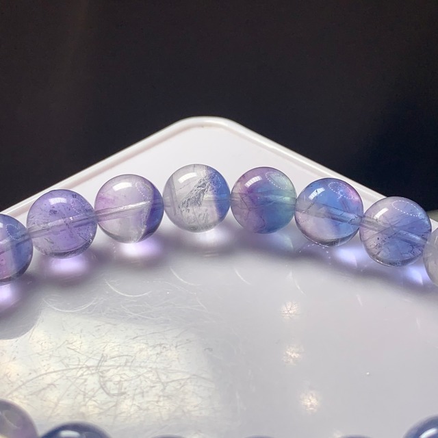 08.色合いがとても可愛いグラデーションバイカラーフローライトブレスレット