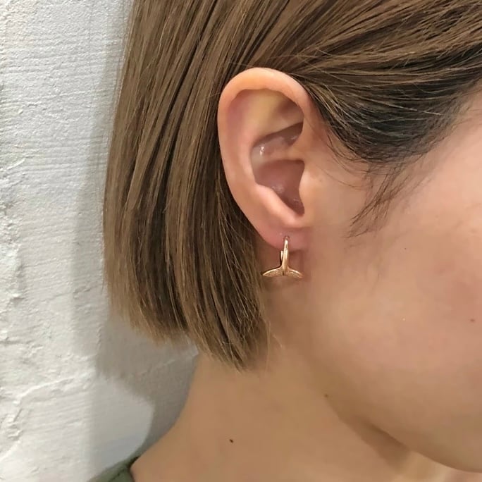 ハワイアン・ホエールテール・ピアス 片耳用 1個売り | Lana Jewelry