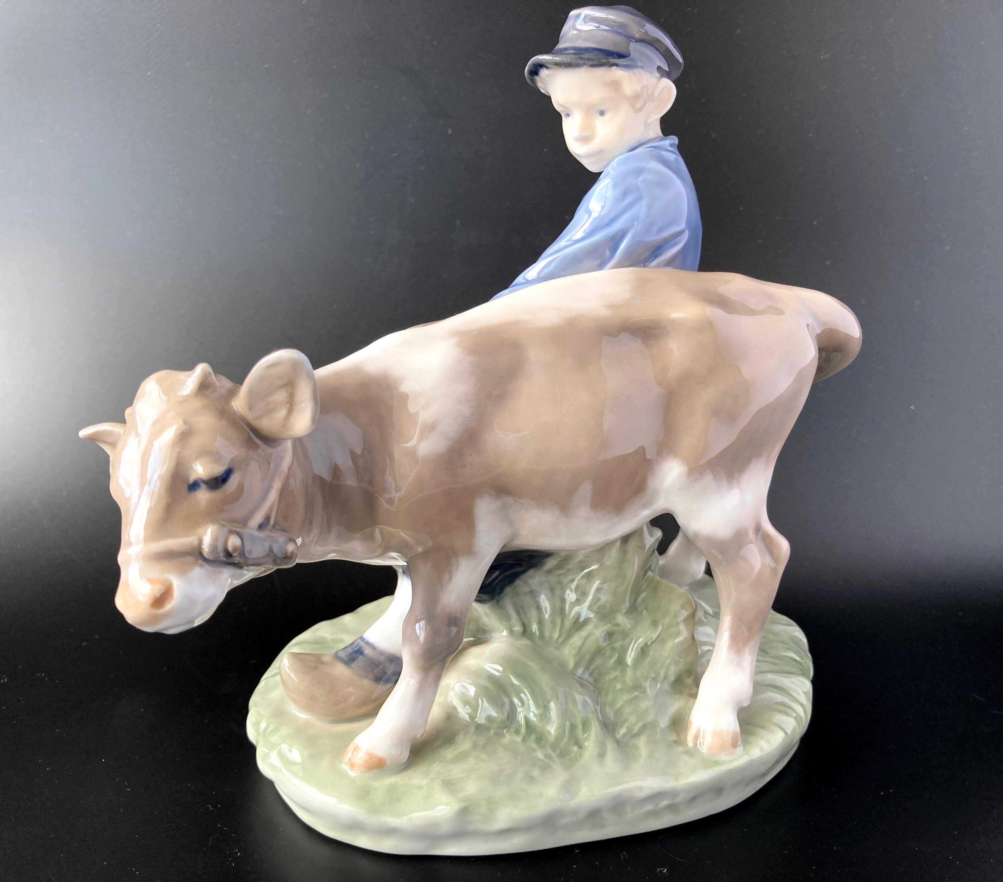 ロイヤルコペンハーゲン フィギュリン 「Boy with calf」牛飼い ロイヤルコペンハーゲン フィギュリン 「Boy with calf」牛飼い
