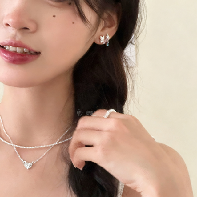 erban羽ばたきピアス