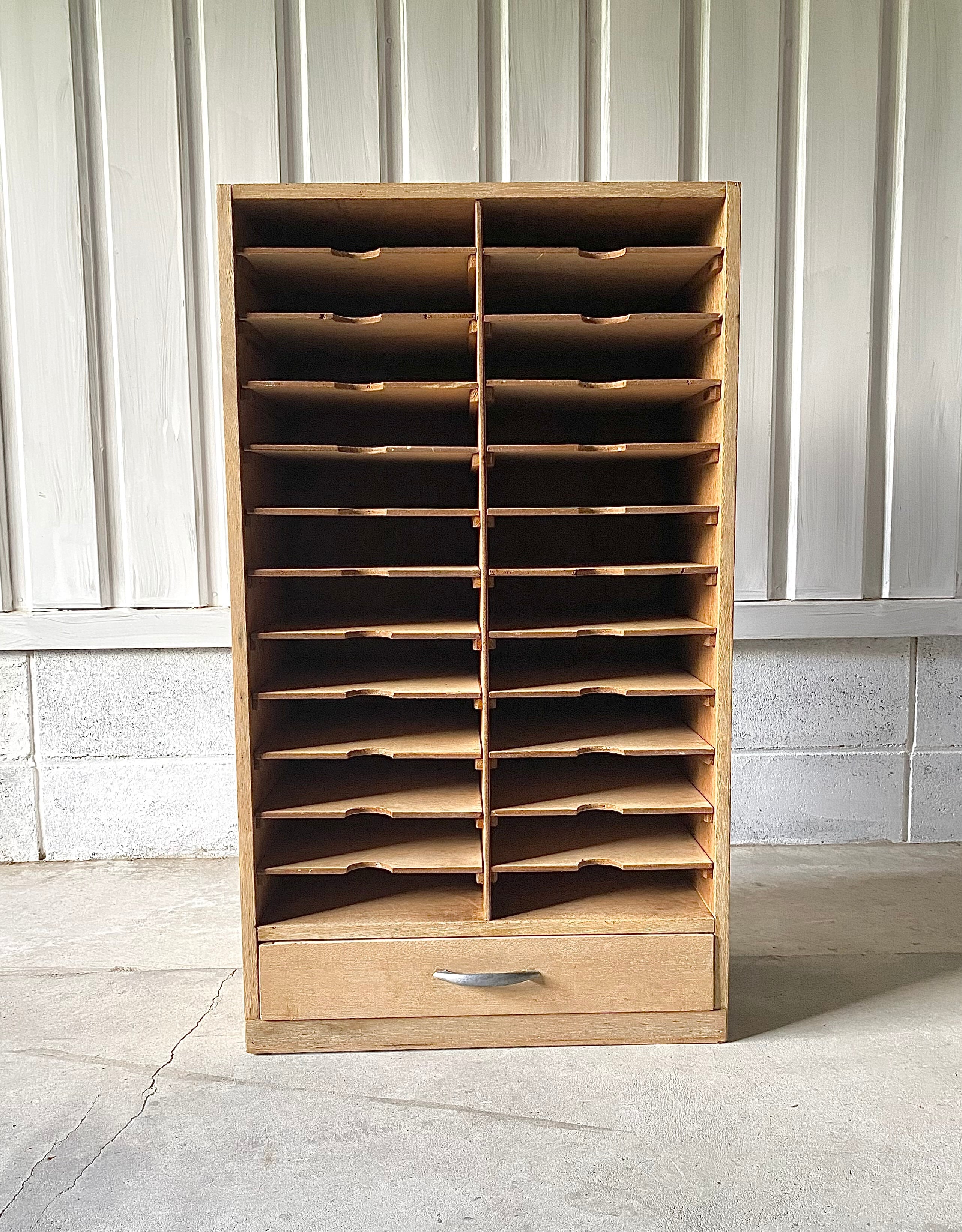 昭和レトロ　アンティーク家具　店舗　古民家　ダークブラウン木製店舗什器 昭和レトロ アンティーク家具 店舗 古民家 ダークブラウン木製店舗什器