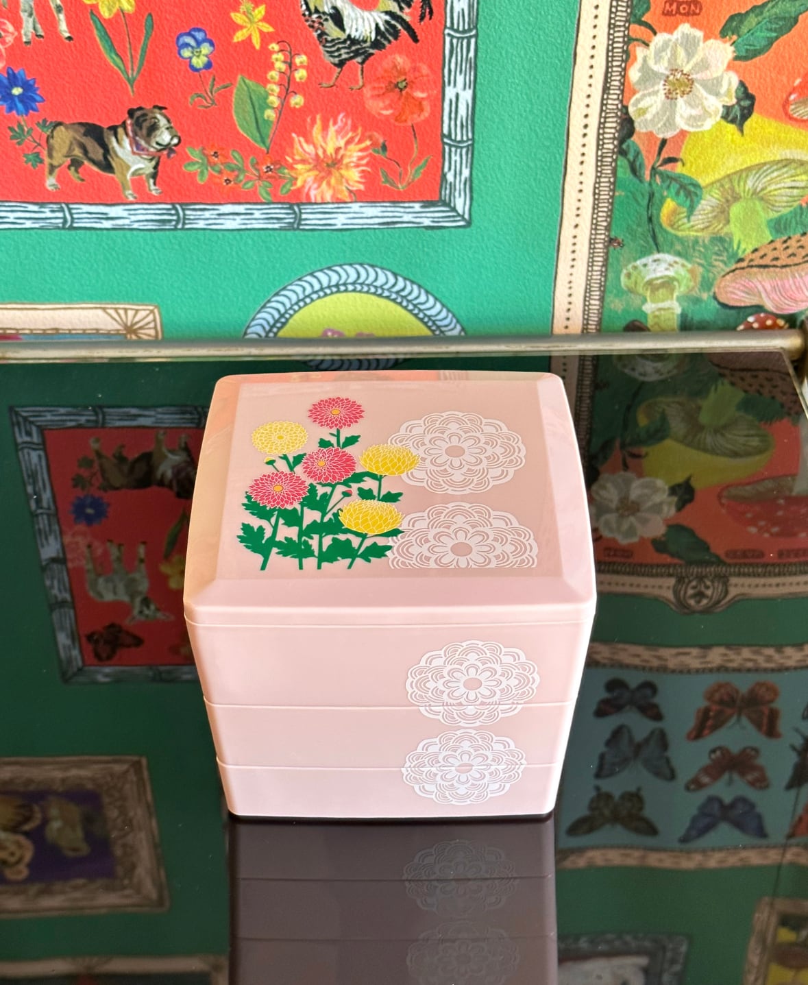 希少 花柄 小物入れ 昭和レトロ 当時物　　インテリア レトロポップ 昭和レトロ 3段小物入れ 花柄重箱 入れ子 キャンプ お道具箱 レトロ