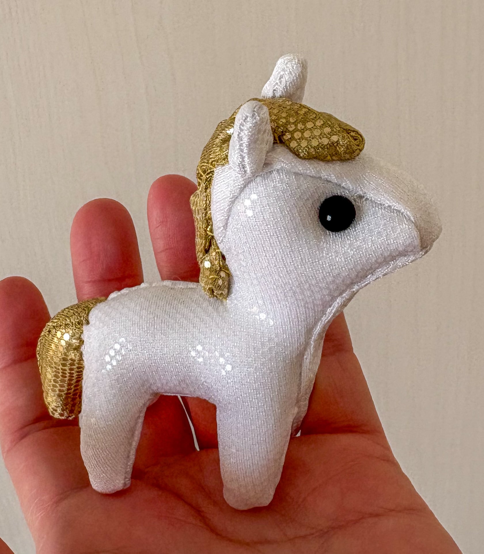 午年の白馬のぬいぐるみ