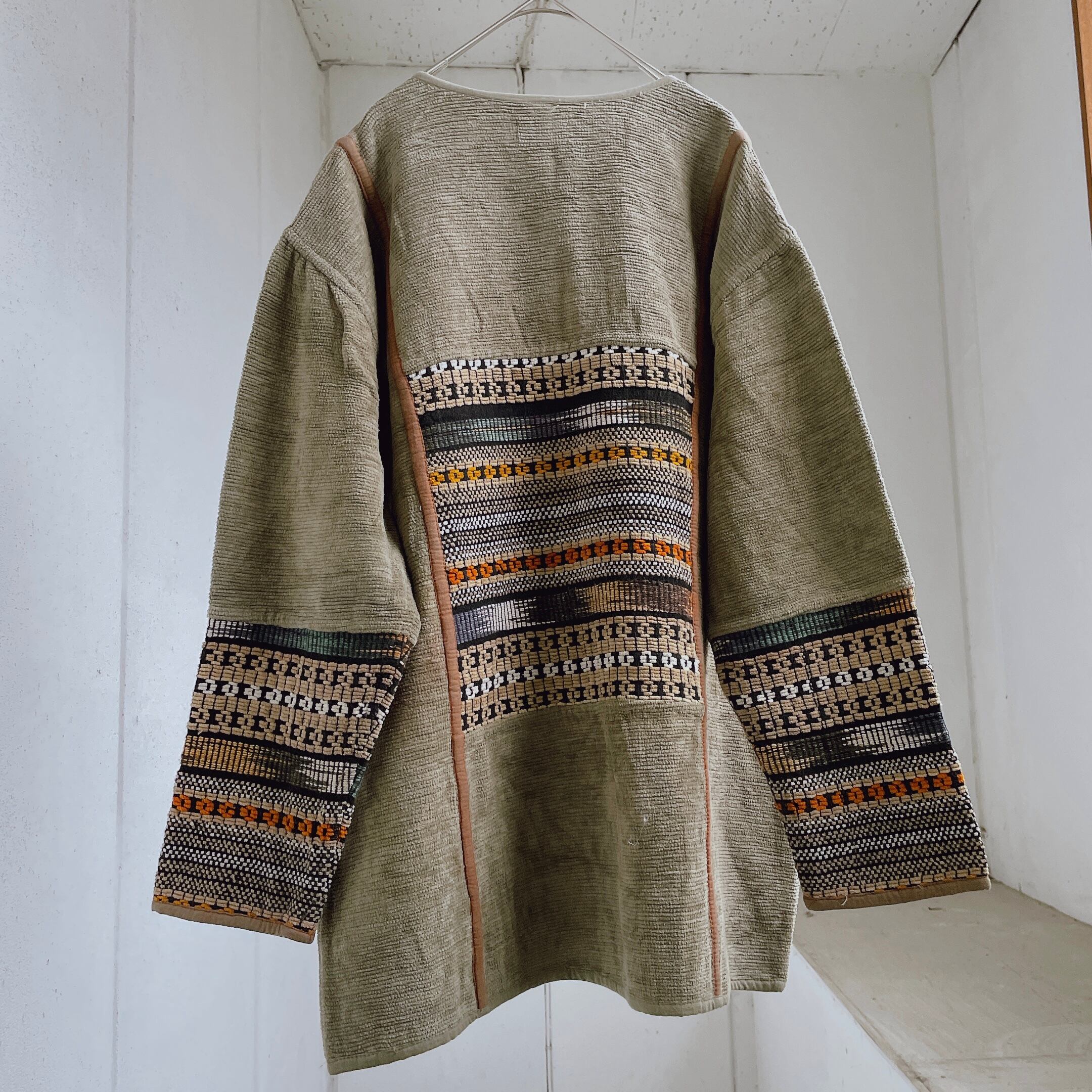 Ethnic line embbossed collarless vintage corduroy jacket