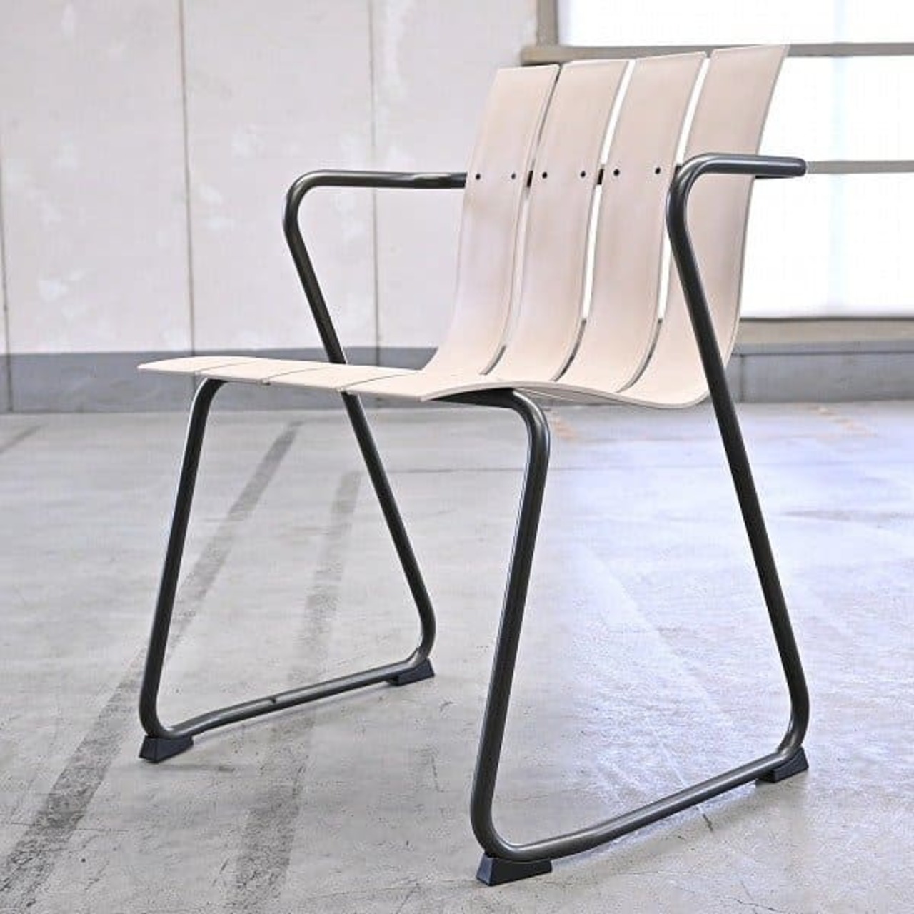 メーター 7万「Ocean chair/オーシャンチェア」b デザイナーズ 椅子 Nanna Ditzel ダイニング プラスチック 北欧モダン アーム mater【中古家具/中古インテリア/USED家具ユーズド家具/リサイクル】