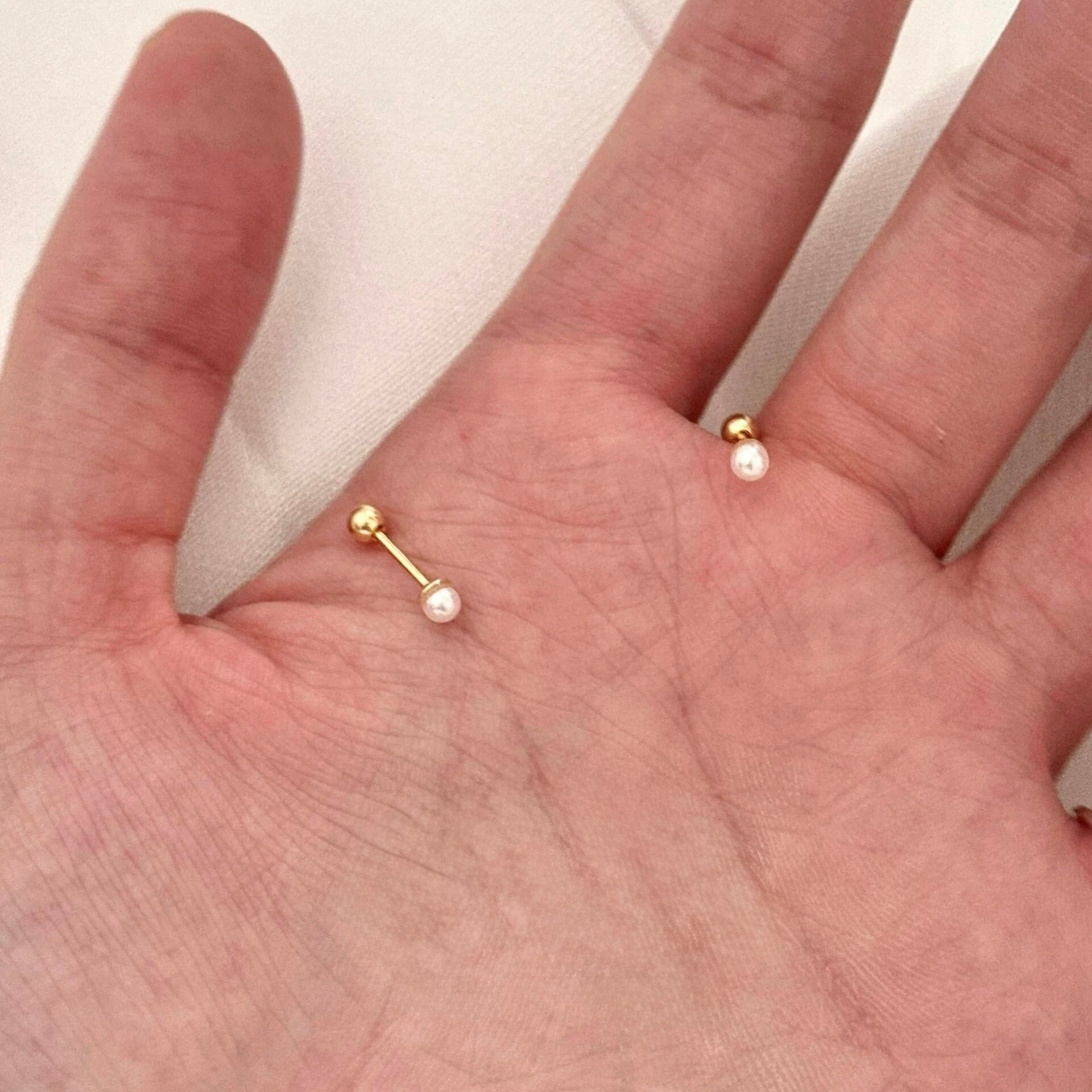 Small Elegant Pearl Pierce