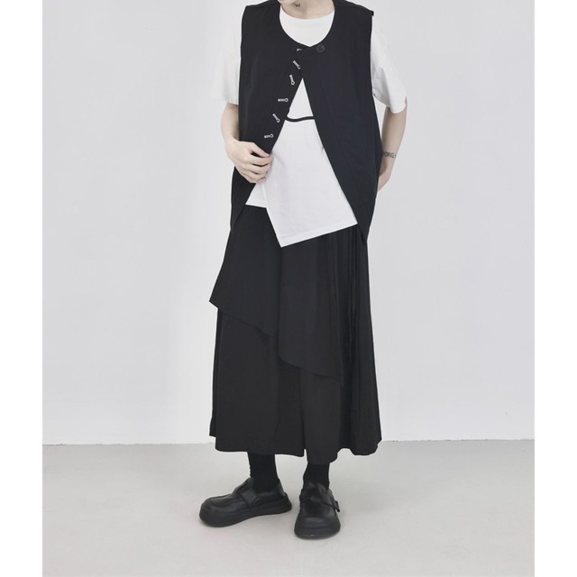 Twist-front layered vest C1120