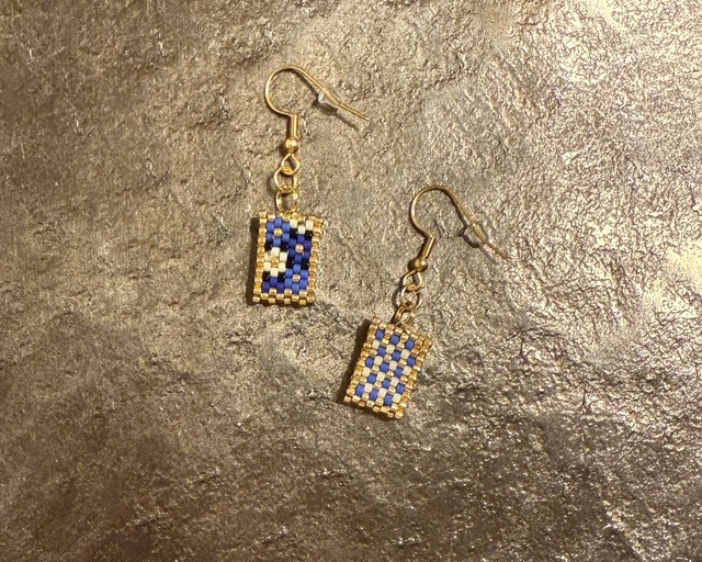 ビーズピアス　リバーシブル　ブルー/花柄