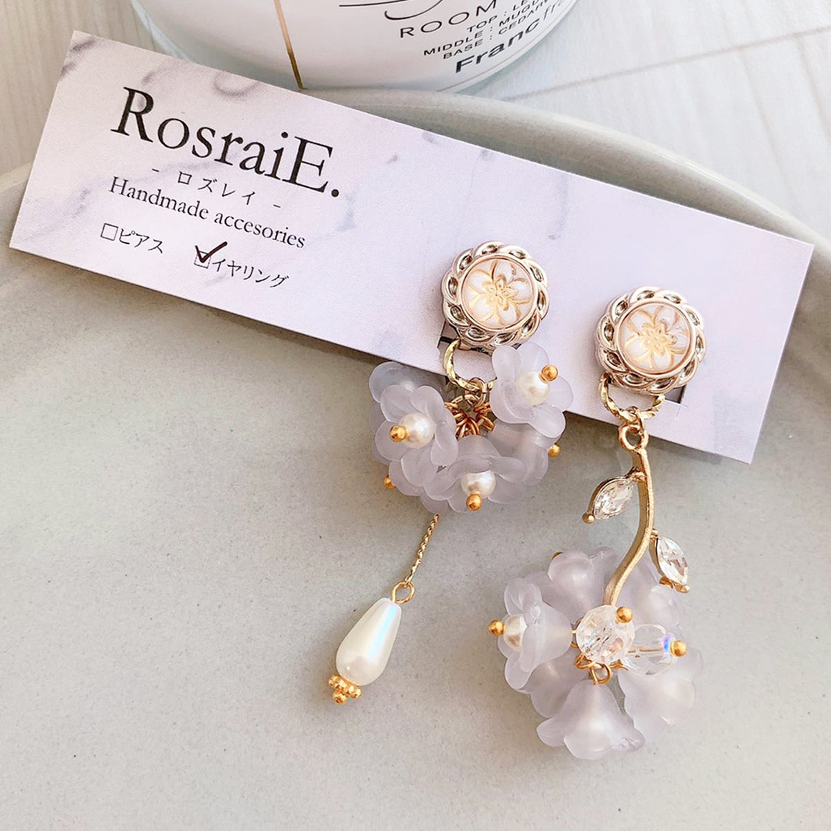 【RosraiE.】フラワーボール アシンメトリー ピアス・イヤリング ...