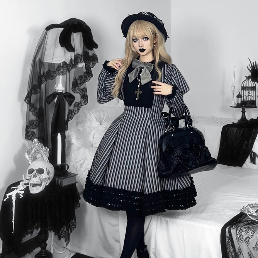 ゴスロリ系　黒と白のストライプワンピース ドットストライプワンピース ゴスロリ ロリータ[品番：ACDW0000562