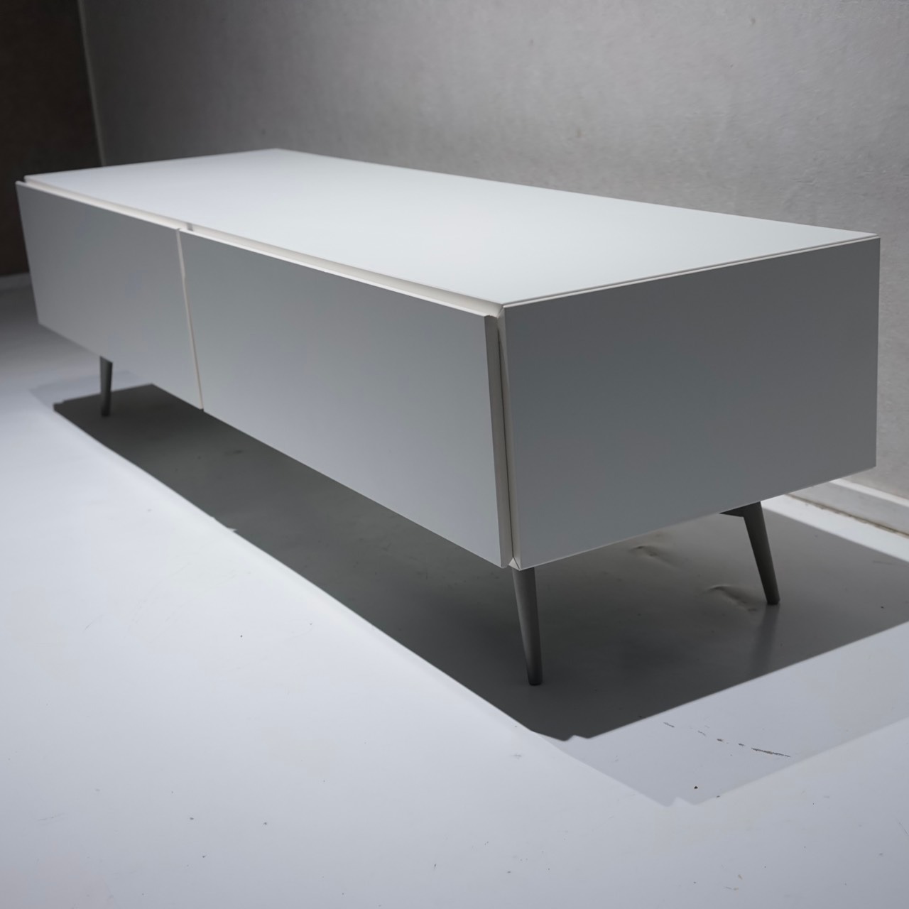 BoConcept ボーコンセプト Lugano ルガーノ 154cm テレビボード ローボード リビングボード テレビ台 収納 モダン ラグジュアリー ホテルライク