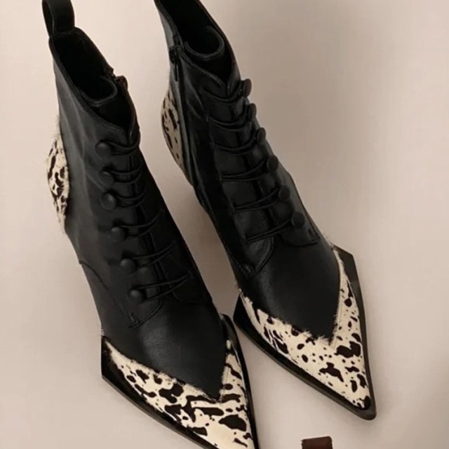 ボタンフロント ポインテッドトゥ ミドル丈 ブーツ R30135