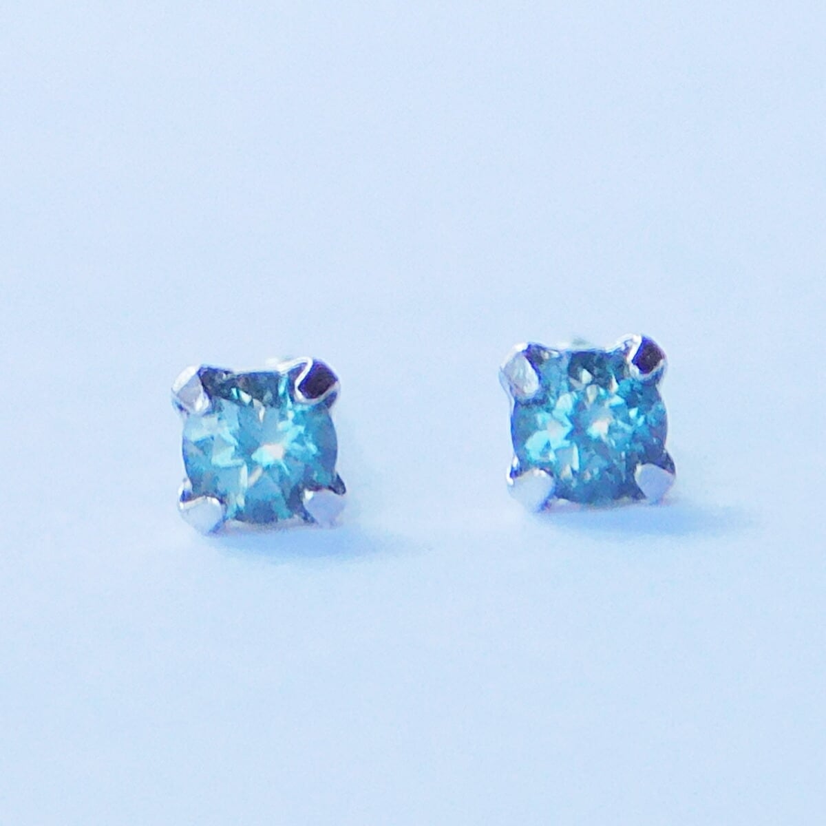 片耳) カラーチェンジガーネット ピアス レディース メンズ 片耳) カラーチェンジガーネット ピアス レディース メンズ