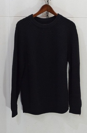 BATONER SIGNATURE CREW NECK KNIT LS