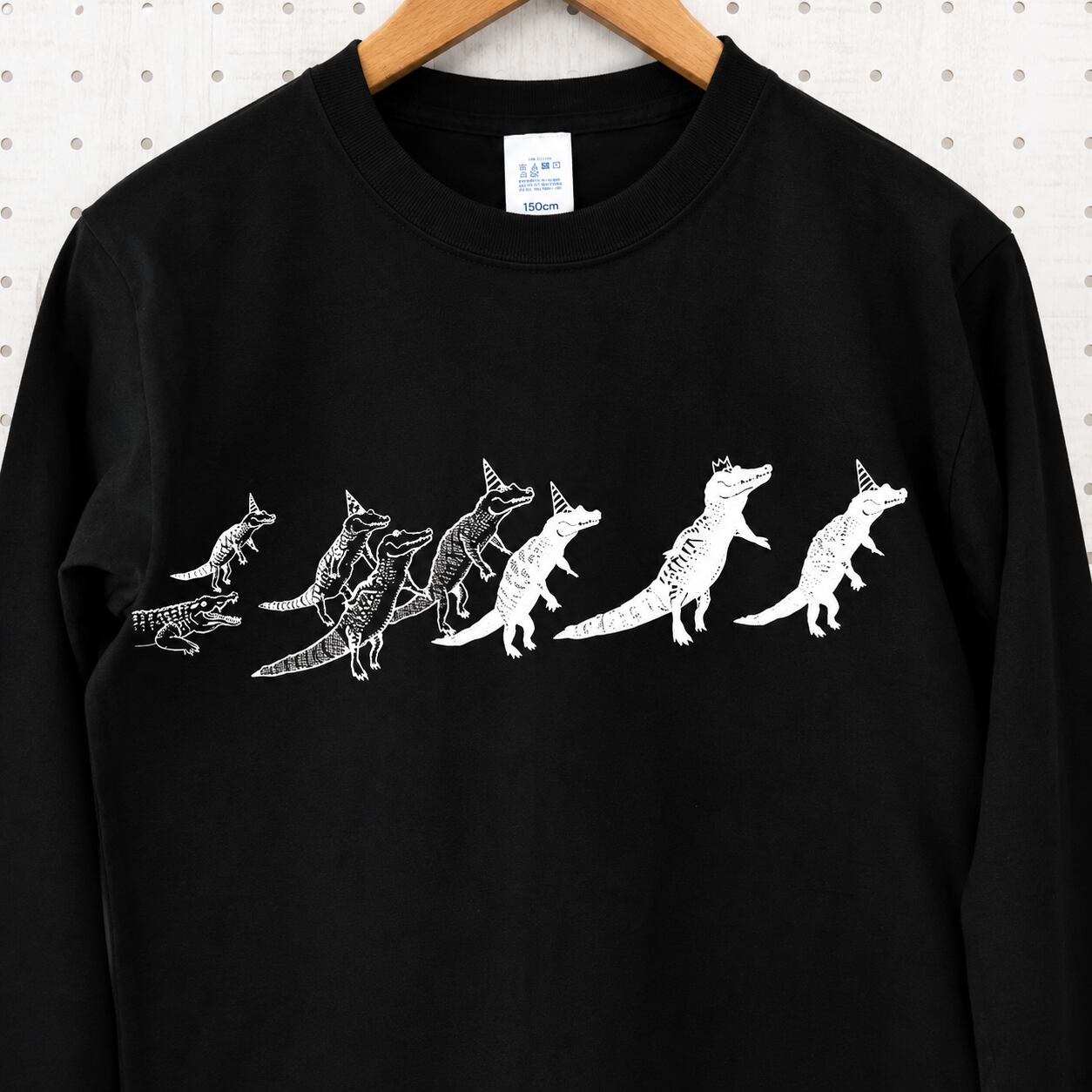 ワニ行進 長袖Tシャツ（選べる3色）｜手刷り 大人可愛い動物イラスト