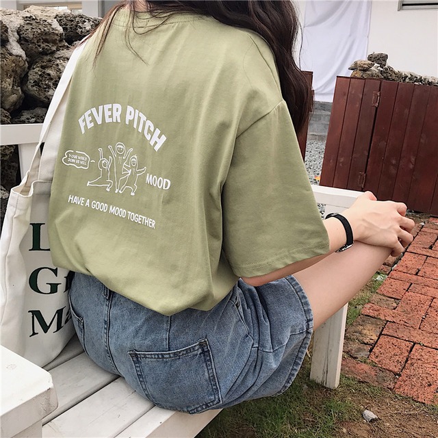 【送料無料】 3色 Tシャツ レディース 半袖 トップス 春 夏 キャメル グリーン ブルー ロゴ ドロップショルダー ラウンドネック 大人可愛い シンプル カジュアル 大人 お洒落 かっこいい レトロ ラフ メンズライク キュート ガーリー 主役級 プリント 春 夏 10代 20代 30代 レディース ママ OL 学生 デート お出かけ 運動 着回し 普段使い 重ね着 お揃い 楽ちん モテ 体系カバー トレンド インスタ映え ラクシ― M L XL ゆったり ゆる db3073