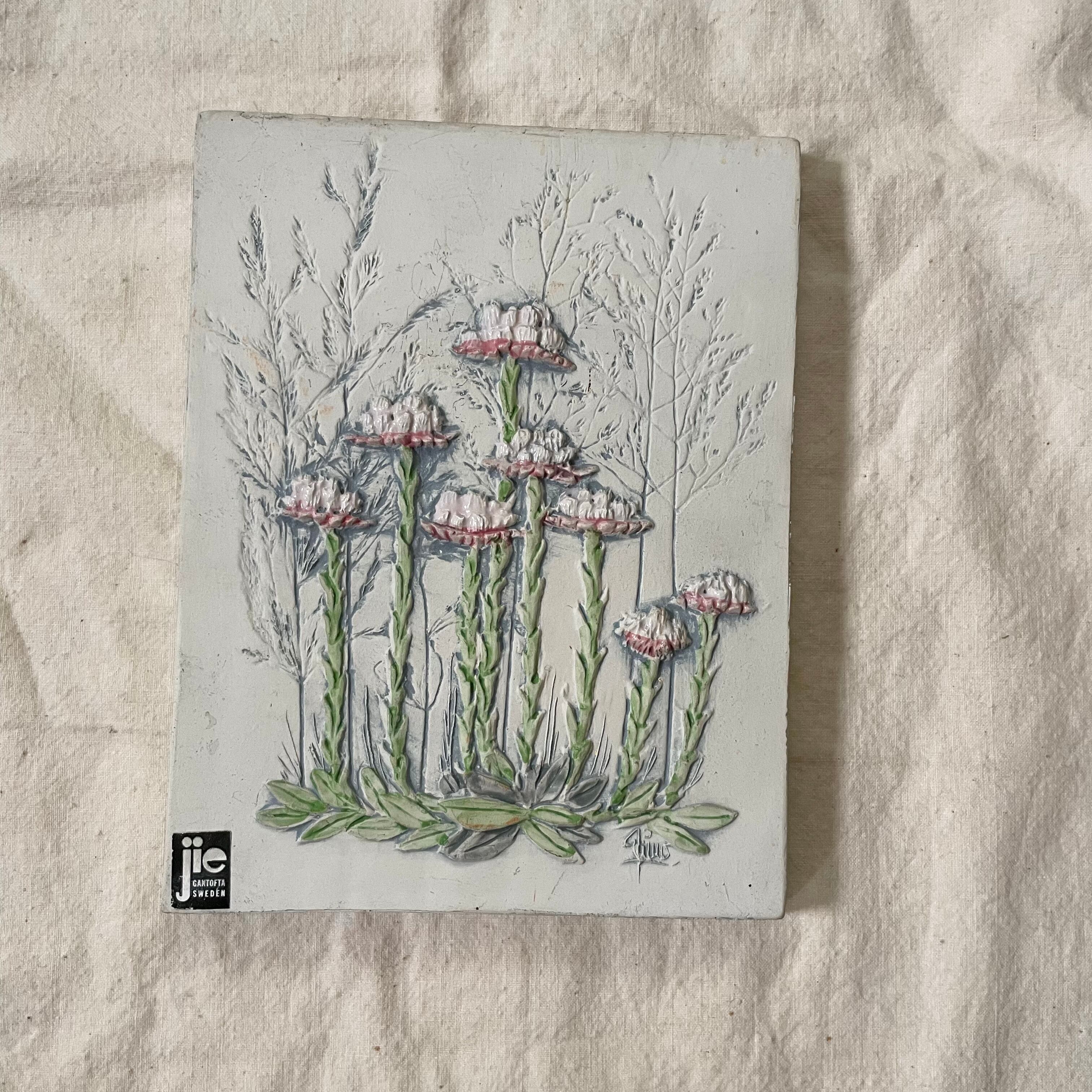 薄ピンクの花の陶板