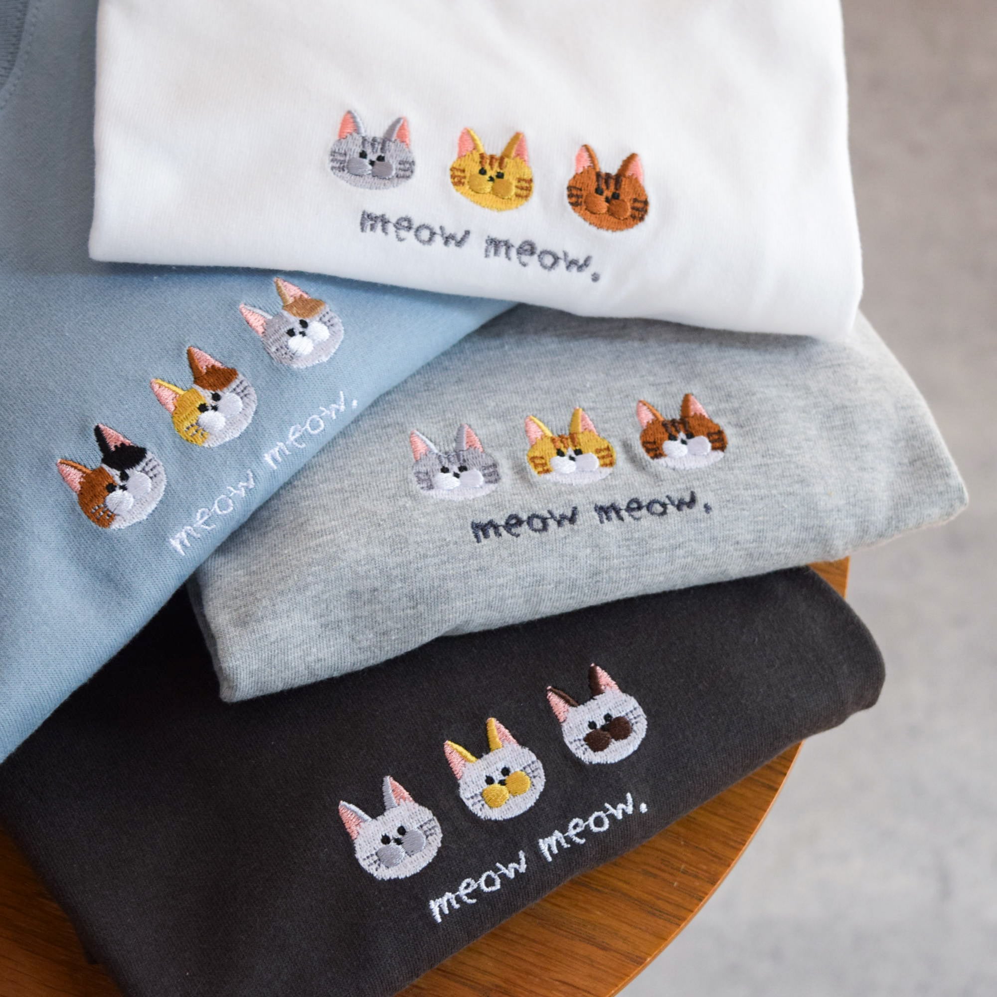猫が選べる！にゃんこトリオ刺繍Tシャツ 名入れ可【選べる4色】親子